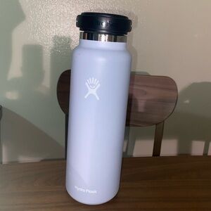 Light purple hydro flask 40 oz